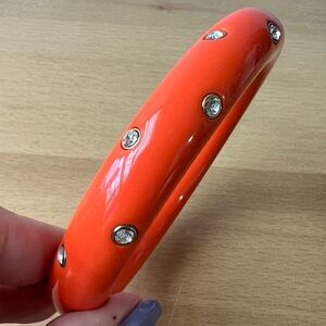 VINTAGE MIDCENTURY CORAL ORANGE RHINESTONE ROUND FAT DONUT SHAPE BANGLE BRACELET